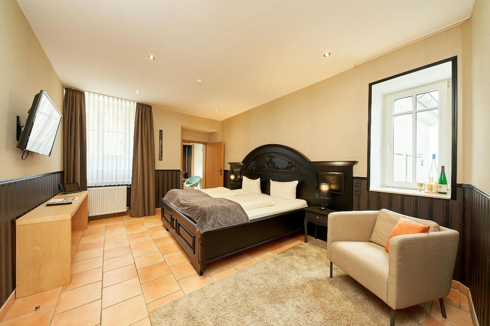 Hotel Zeltinger-Hof - Gasthaus Des Rieslings Целтинген-Рахтиг Екстериор снимка